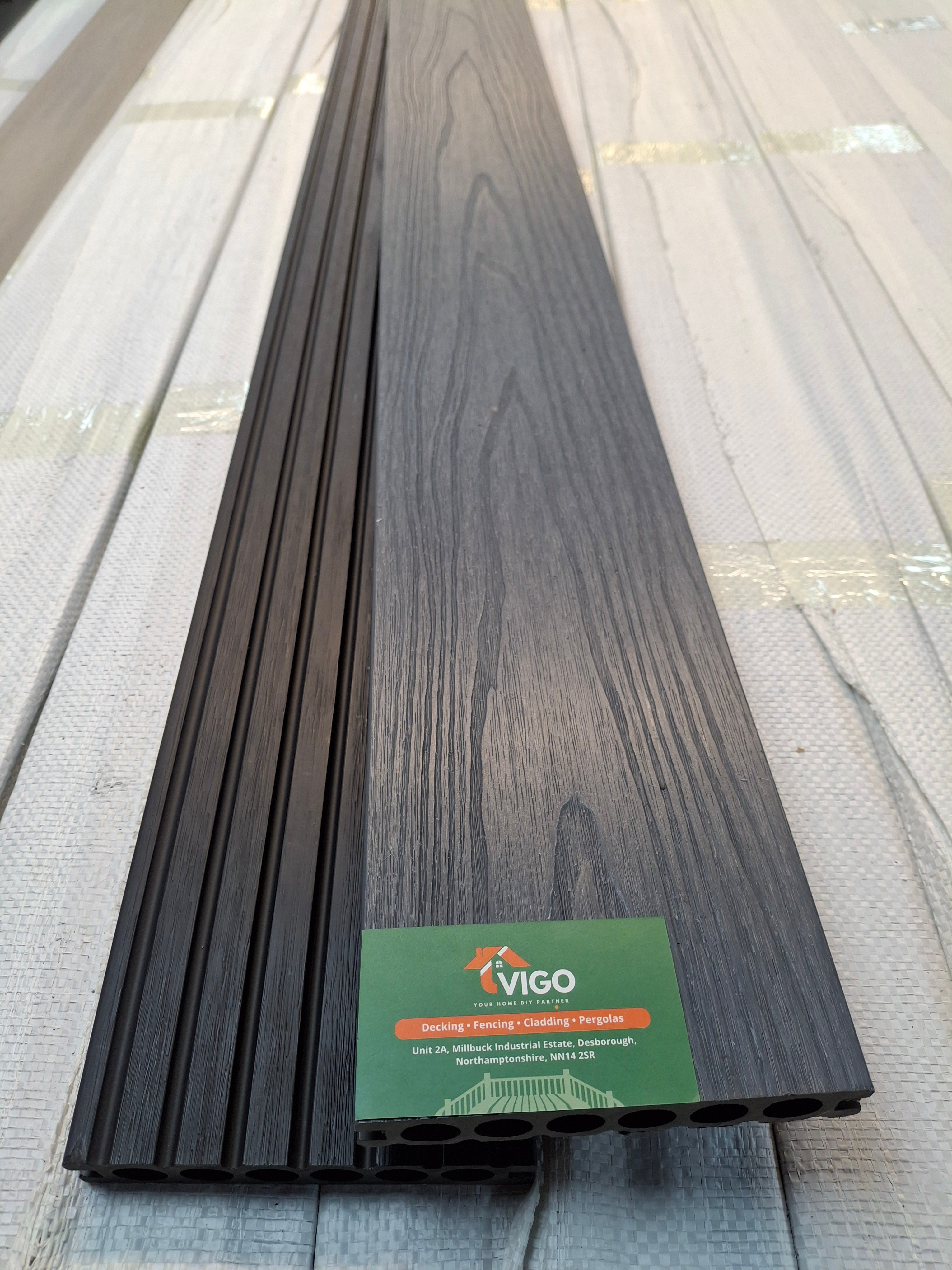 WPC Composite Decking Boards – Light Grey | Single-Sided Extruded (140mm x 23mm x 3m)