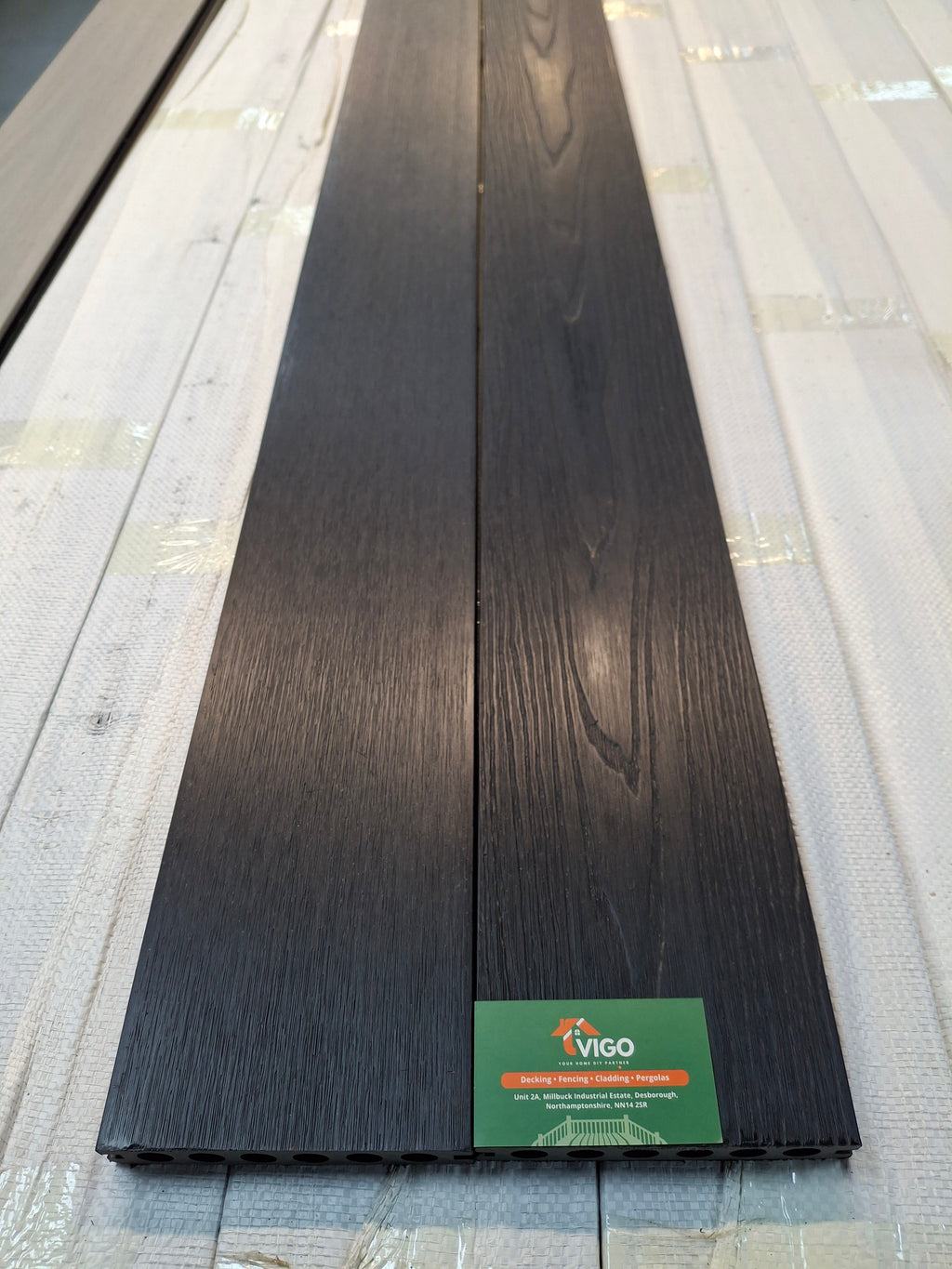 WPC Composite Decking Boards – Black | Double-Sided (140mm x 23mm x 2.9m)