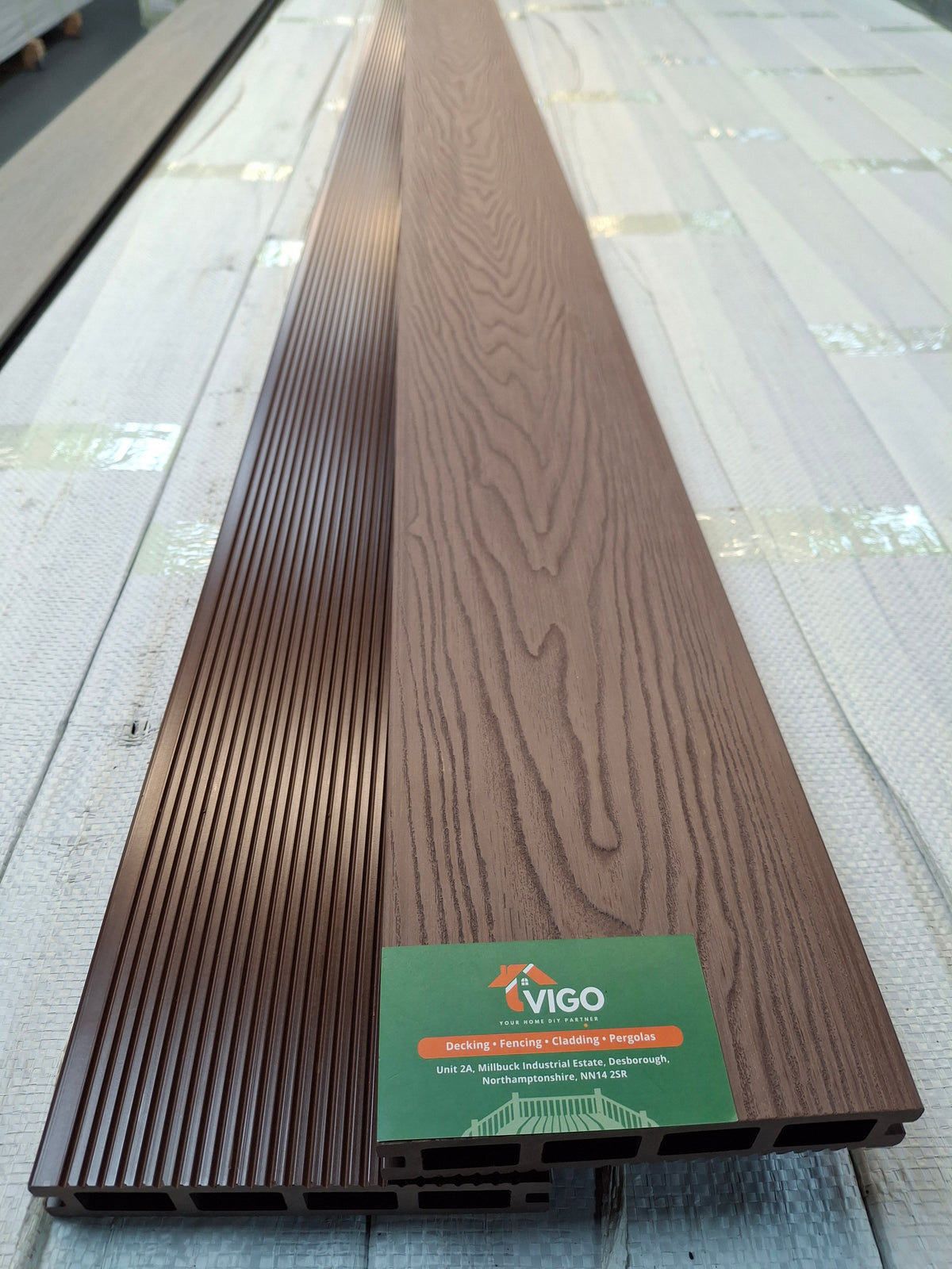 WPC Composite Decking Boards – Coffee 3D | Square Hollow | 140mm x 25mm x 3m | Vigo Home
