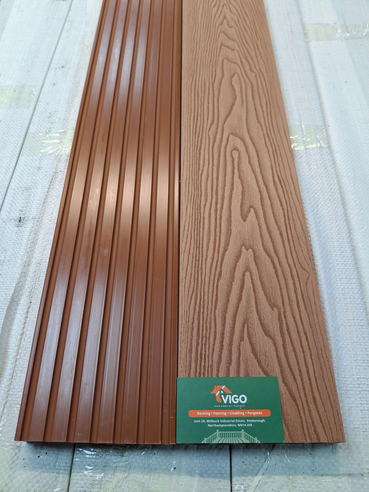 WPC Composite Decking Boards – Champagne Red 3D | Round Hollow | 140mm x 25mm x 3m | Vigo Home