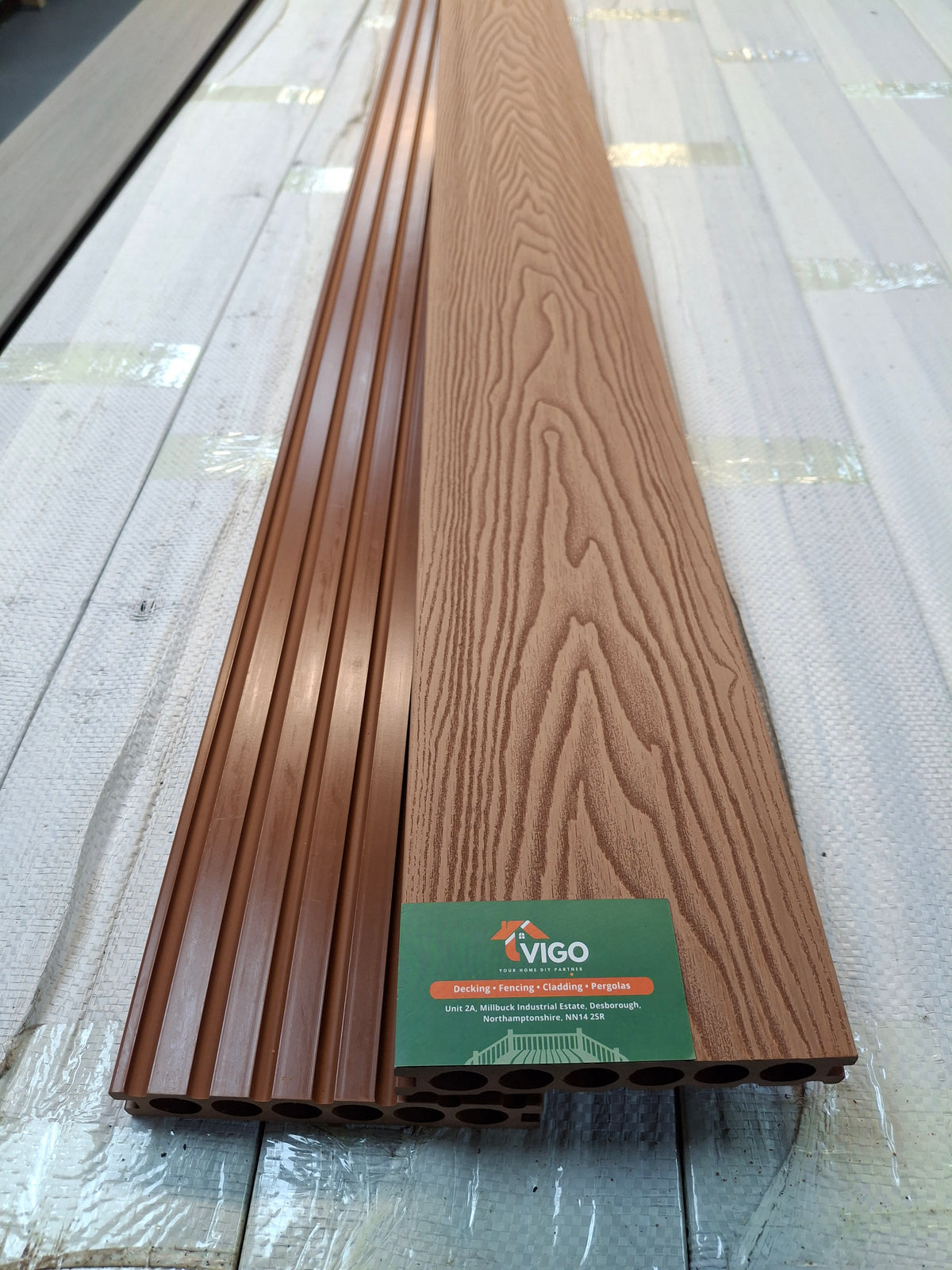 WPC Composite Decking Boards – Champagne Red 3D | Round Hollow | 140mm x 25mm x 3m | Vigo Home