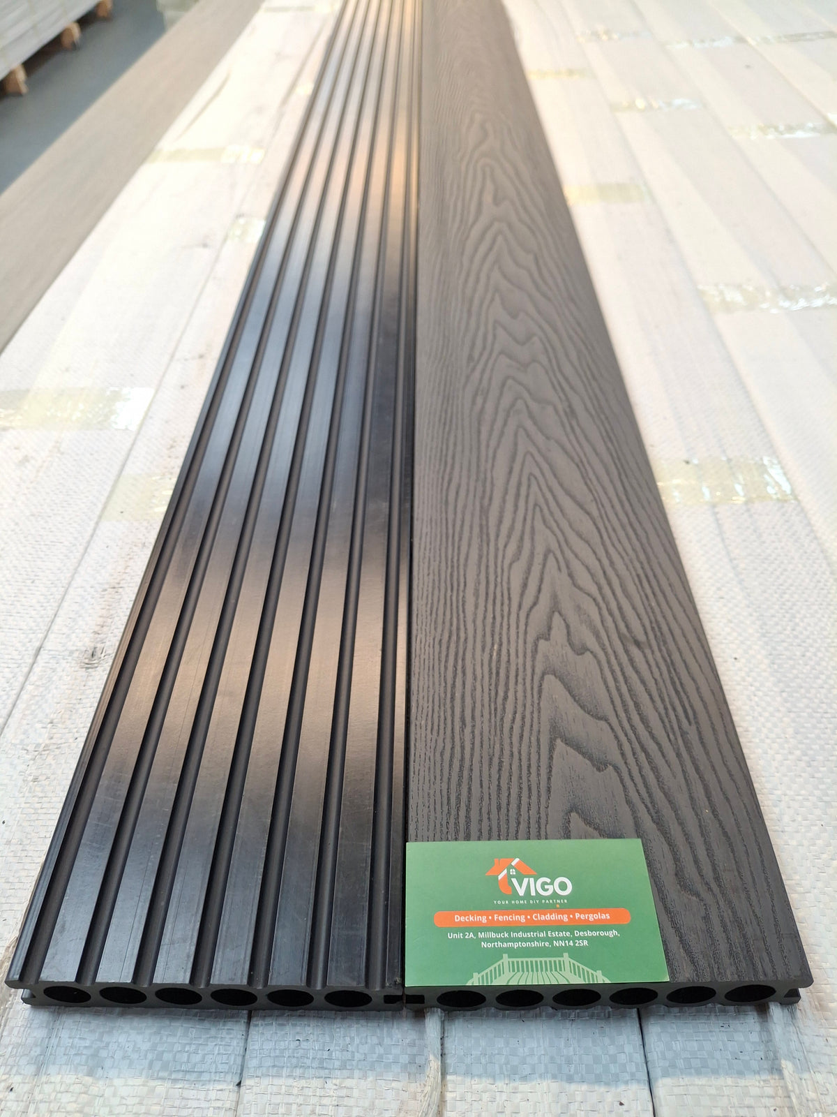 WPC Composite Decking Boards – Black 3D | Round Hollow | 140mm x 25mm x 3m | Vigo Home