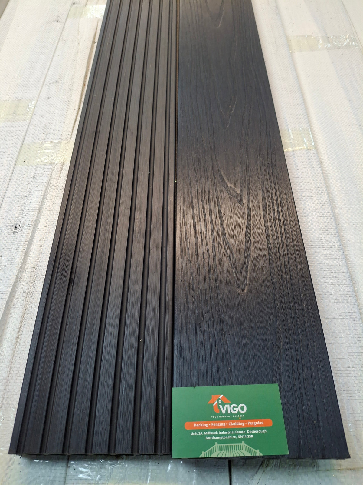 WPC Composite Decking Boards – Black | Single-Sided Extruded | 140mm x 23mm x 3m | Vigo Home
