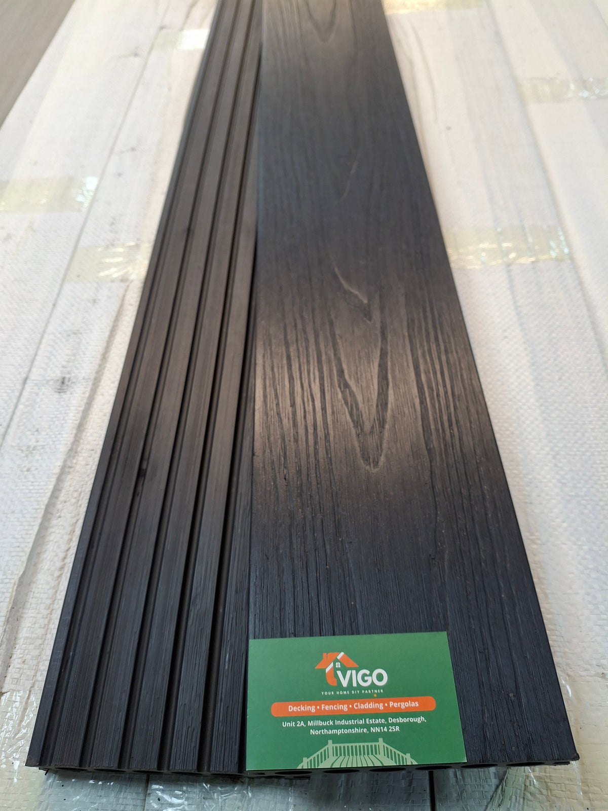 WPC Composite Decking Boards – Black | Single-Sided Extruded | 140mm x 23mm x 3m | Vigo Home