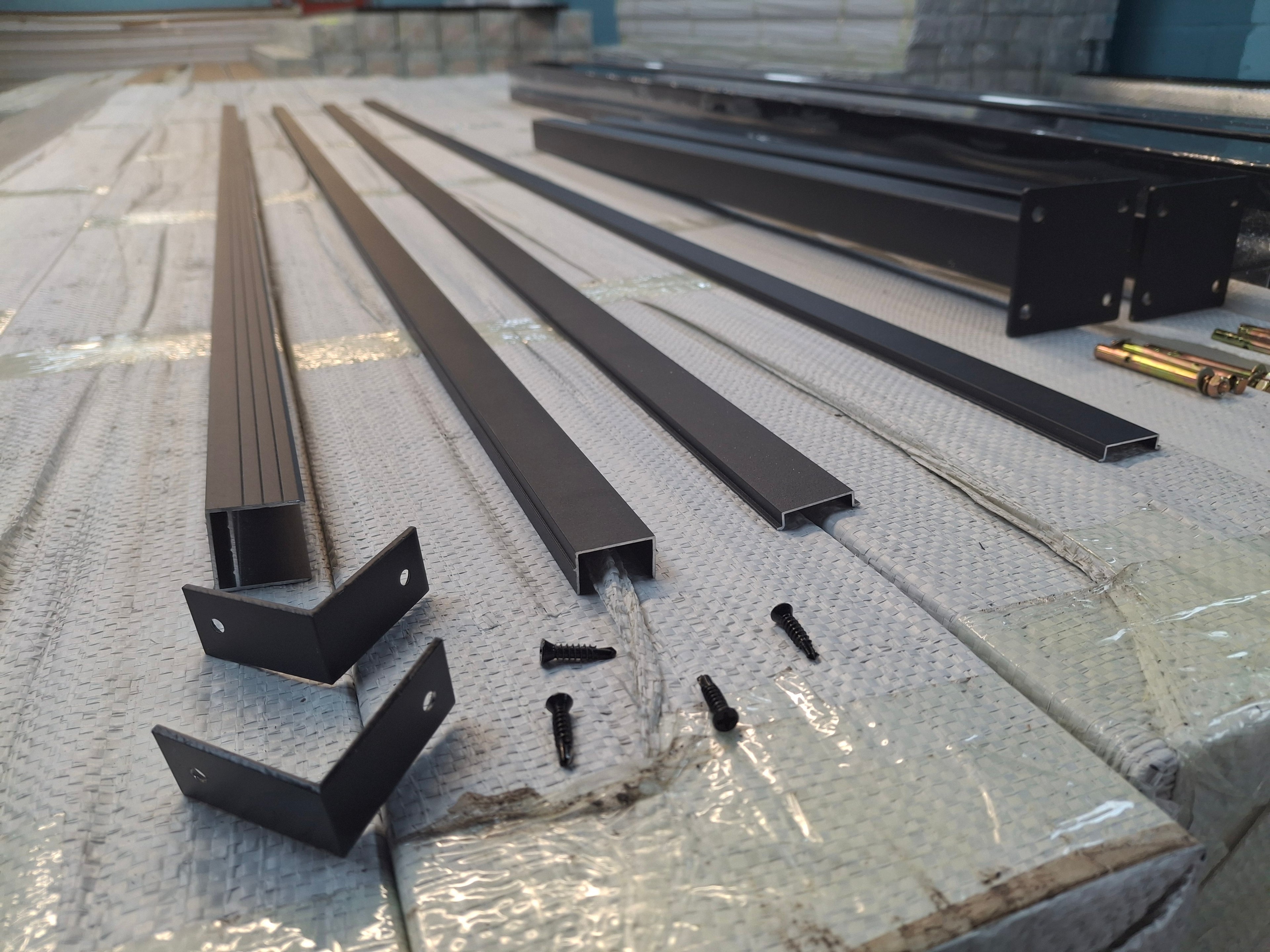 WPC Composite Fence Panel Set – Grey (156mm x 22.5mm x 1.76m)