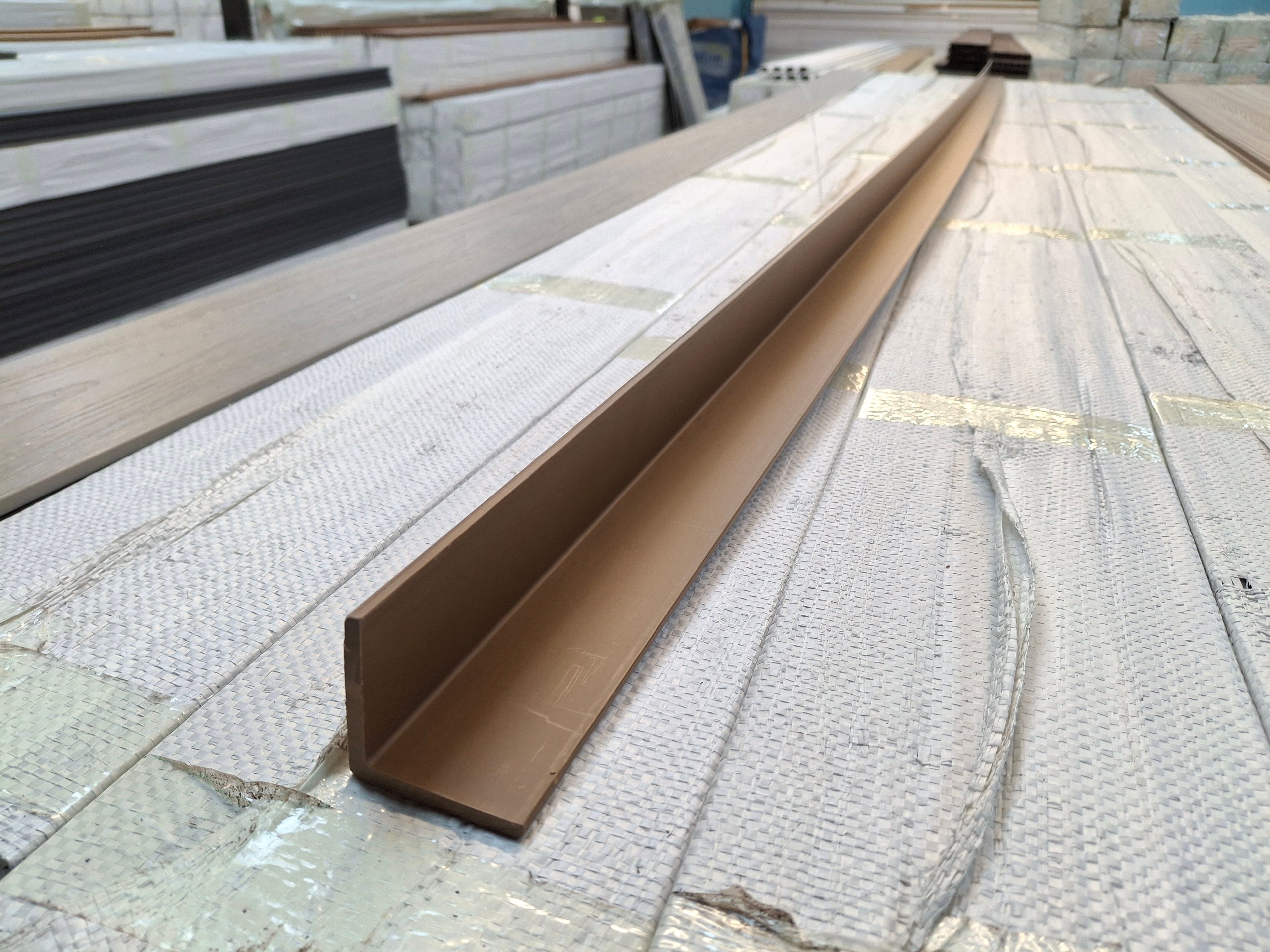 WPC Composite Decking L-Trim – Champagne (3.0 m)