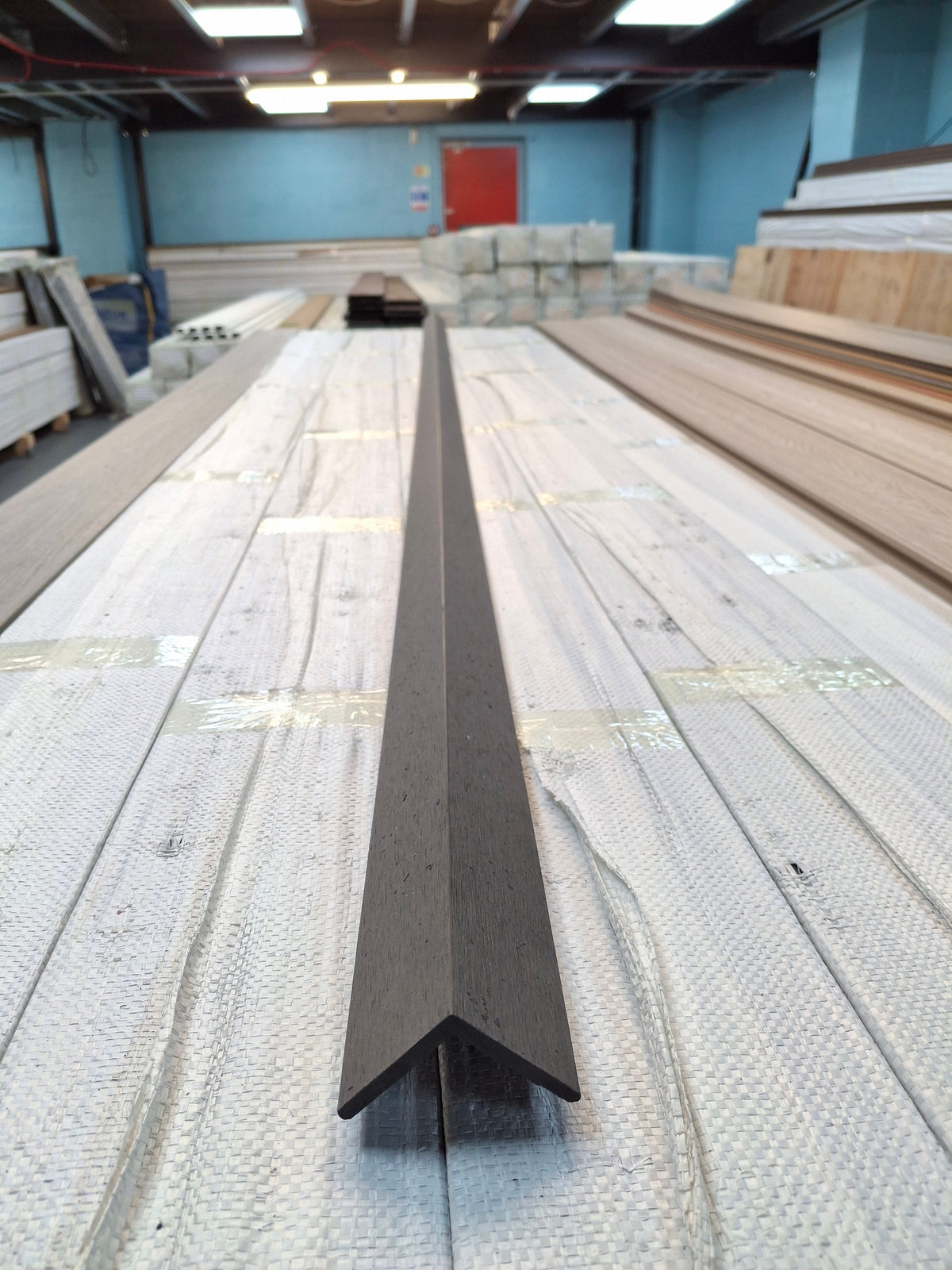 WPC Composite Decking L-Trim – Matt Black (3.0 m)
