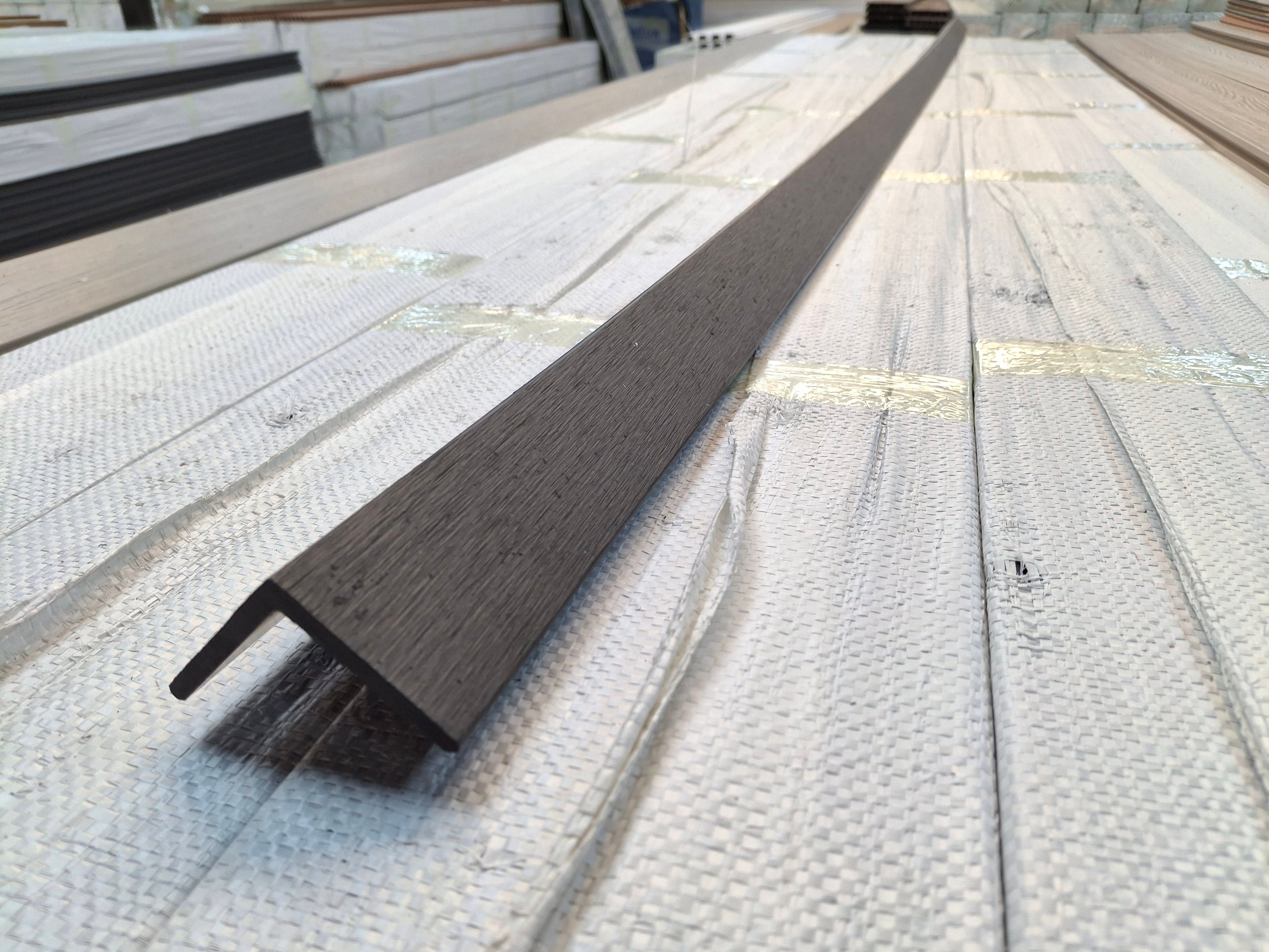 WPC Composite Decking L-Trim – Black (3.0 m)