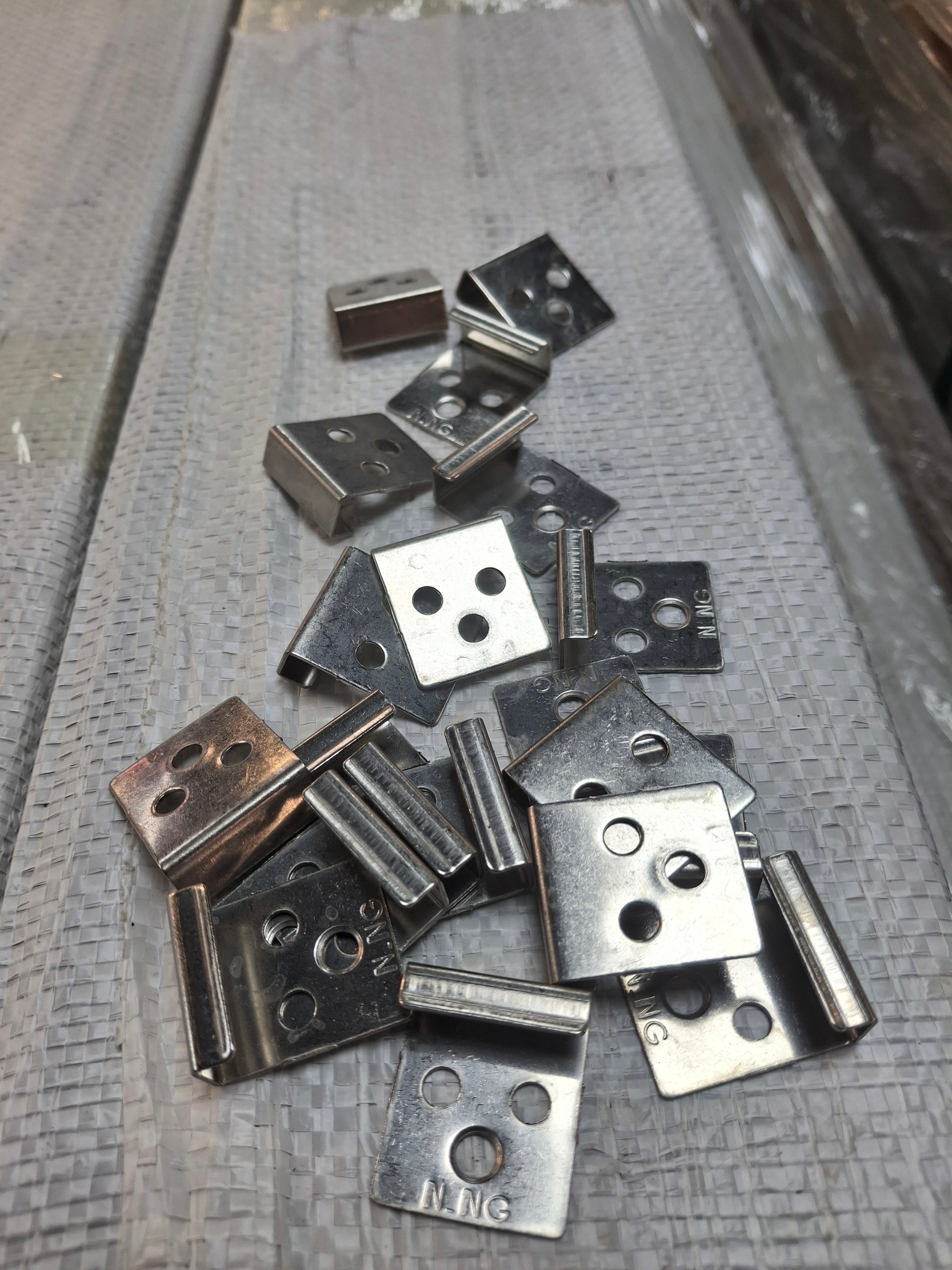 WPC Composite Decking Starter Clips Pack of 20 | Hidden Fixing Clips