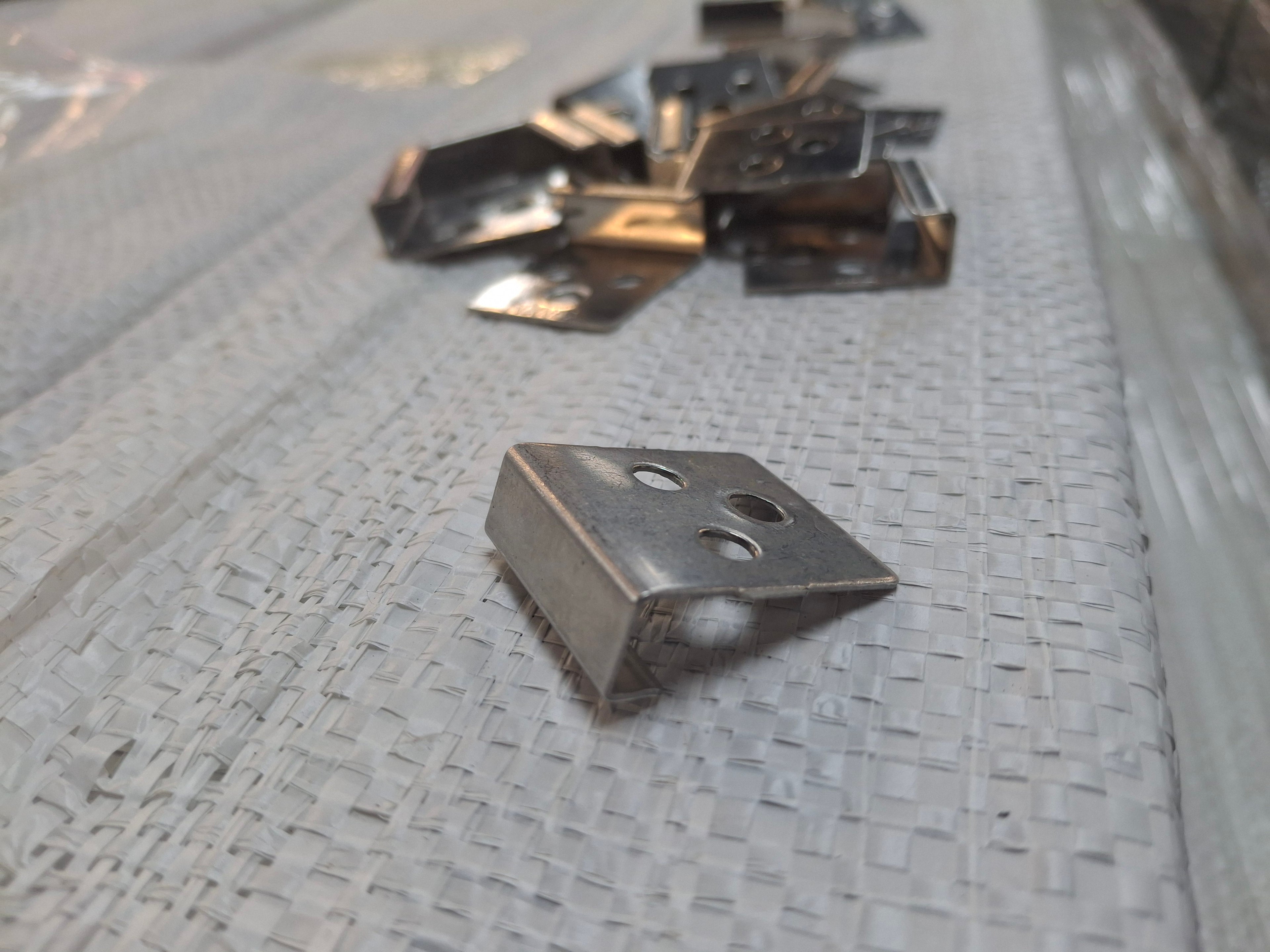 WPC Composite Decking Starter Clips Pack of 20 | Hidden Fixing Clips