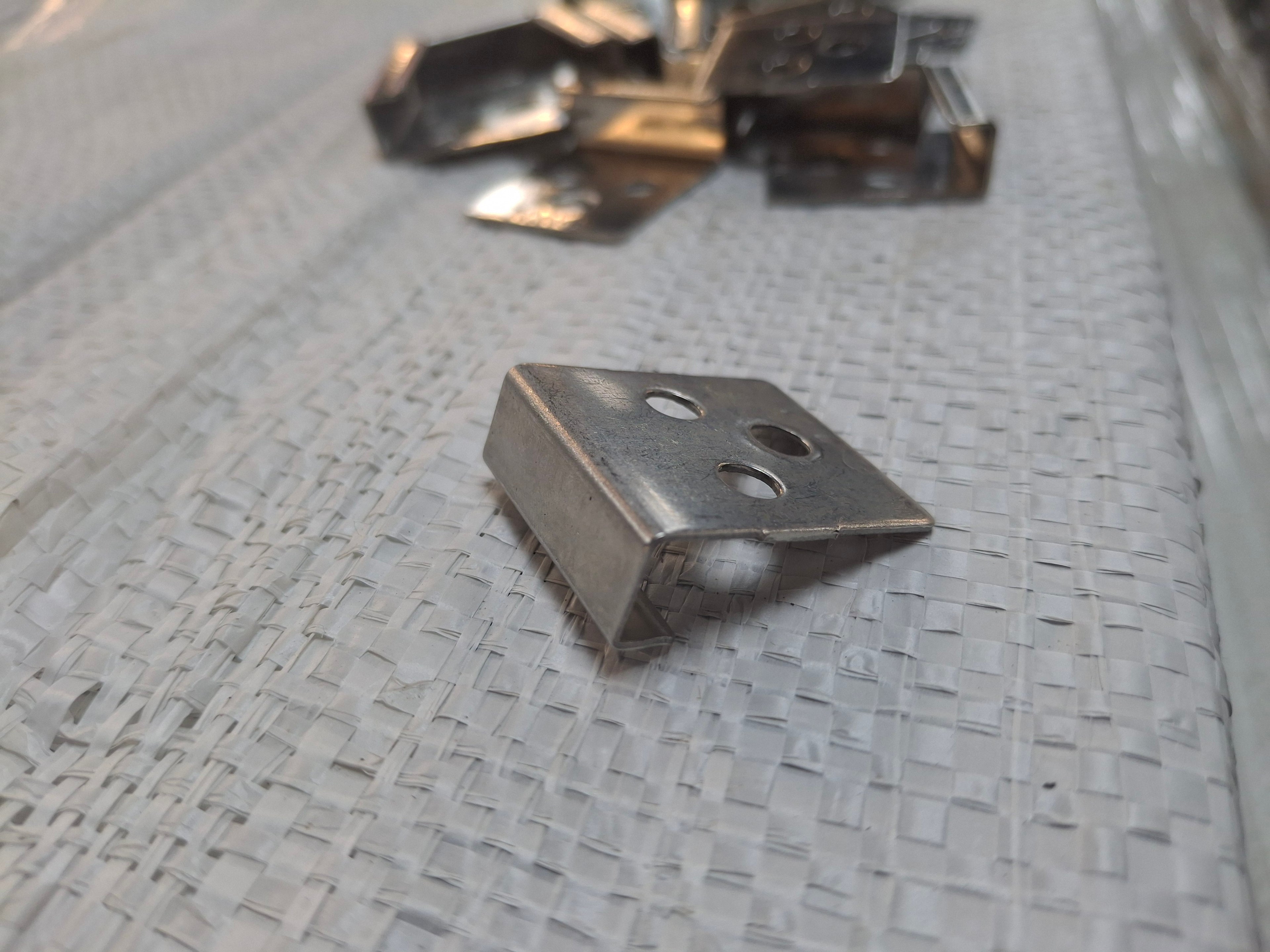 WPC Composite Decking Starter Clips Pack of 20 | Hidden Fixing Clips