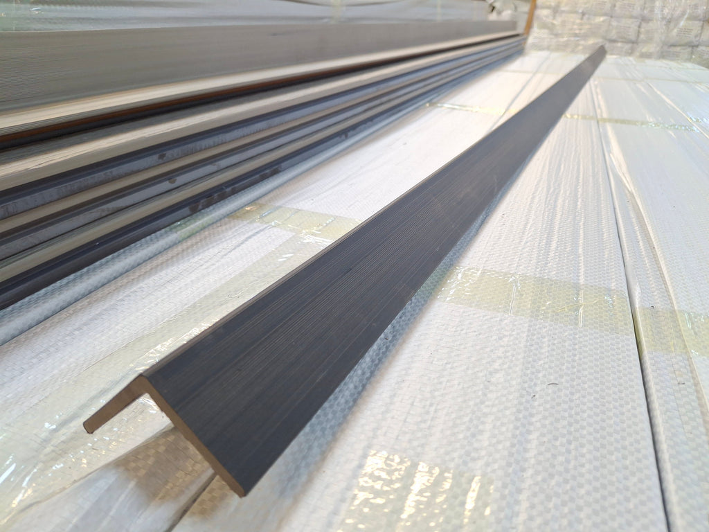 WPC Composite Decking L-Trim – Gloss Black (3.0m)
