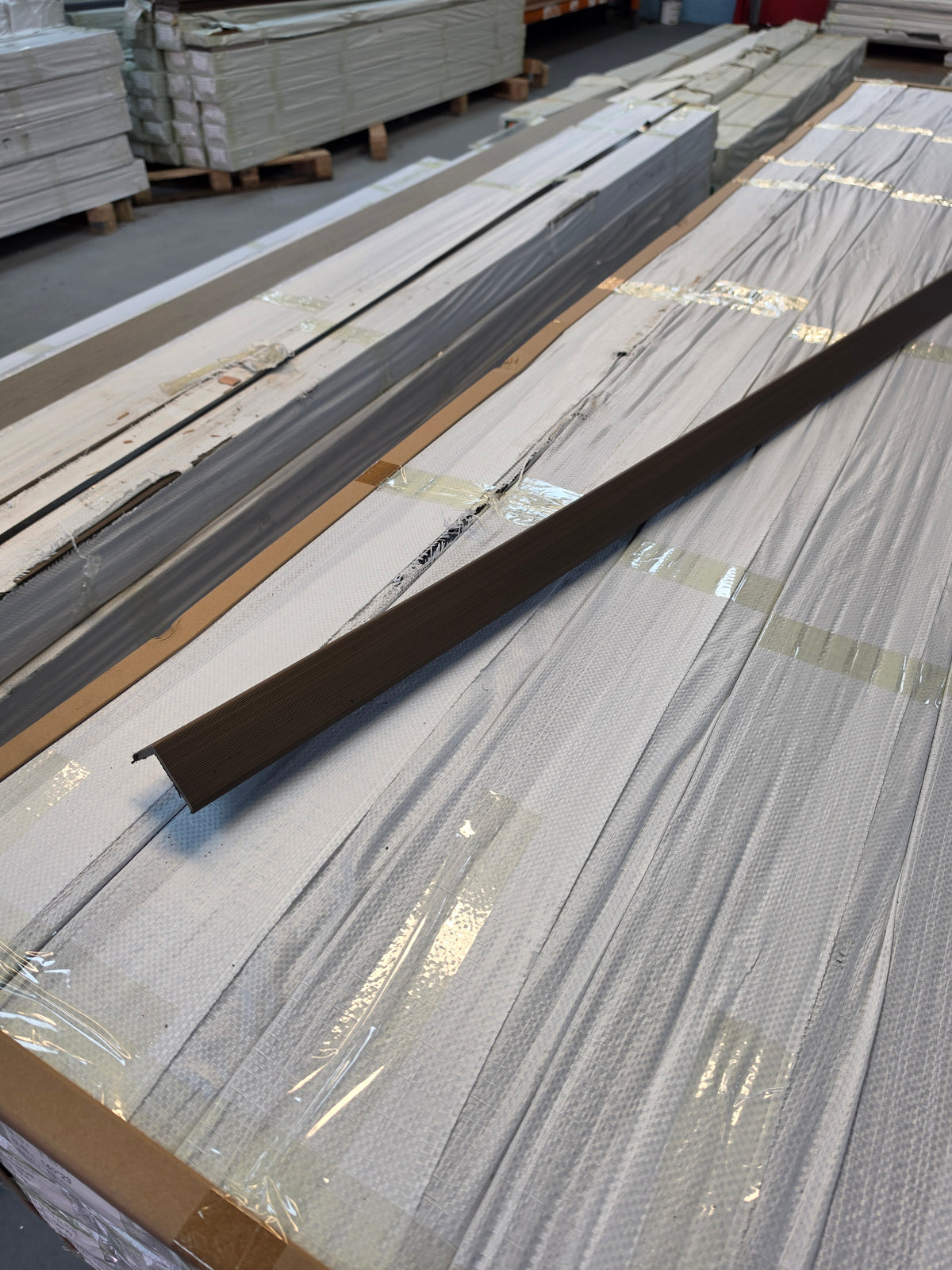 WPC Composite Decking L-Trim – Chestnut GLOSS | 3m Edge Finishing Profile
