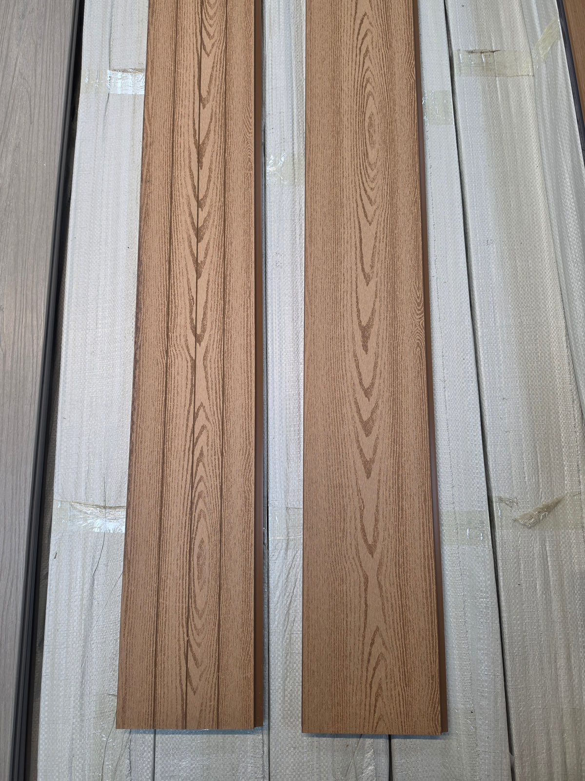 Clearance Sandstone Oak Woodgrain Finish Composite Fencing – Set of 11 Boards | 1760 x 176 x 25mm