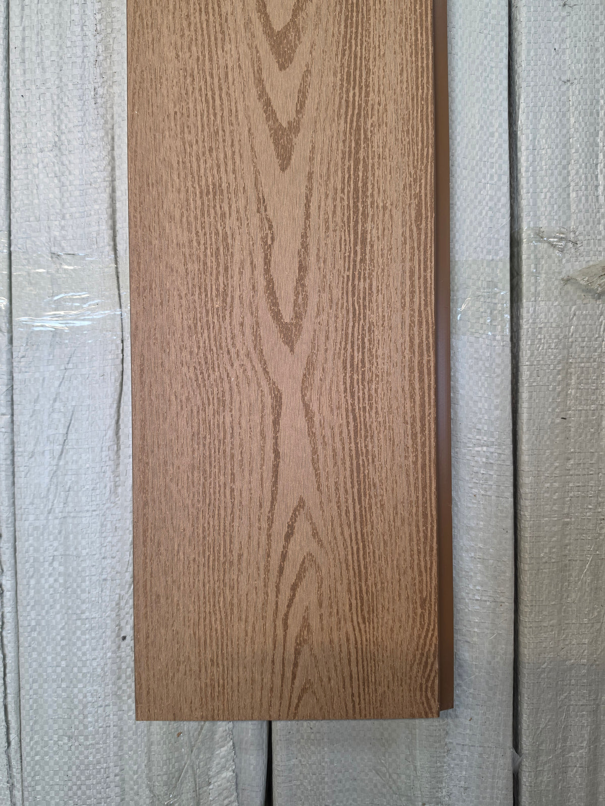 Clearance Sandstone Oak Woodgrain Finish Composite Fencing – Set of 11 Boards | 1760 x 176 x 25mm